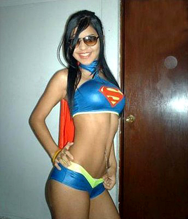 Costume Party Supergirl â€“ Nerd Porn!