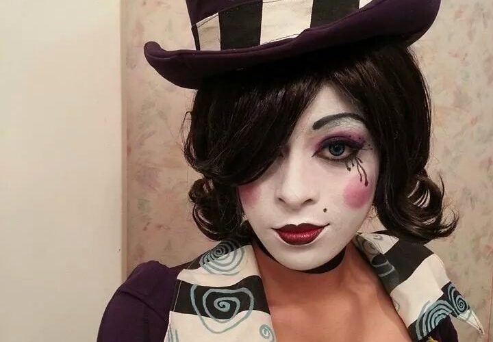Some Fantastic Mad Moxxi Cosplays.
