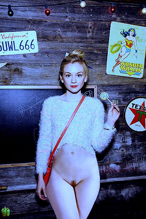 Emily Kinney Nude Pictures.